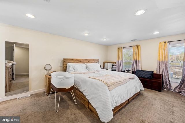 6045 FALLS RD, Baltimore, MD 21209