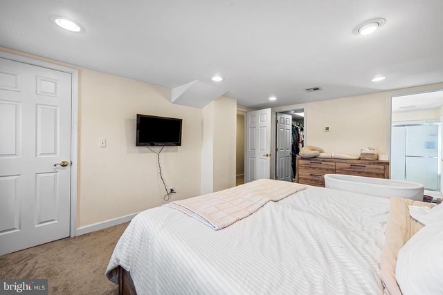 6045 FALLS RD, Baltimore, MD 21209