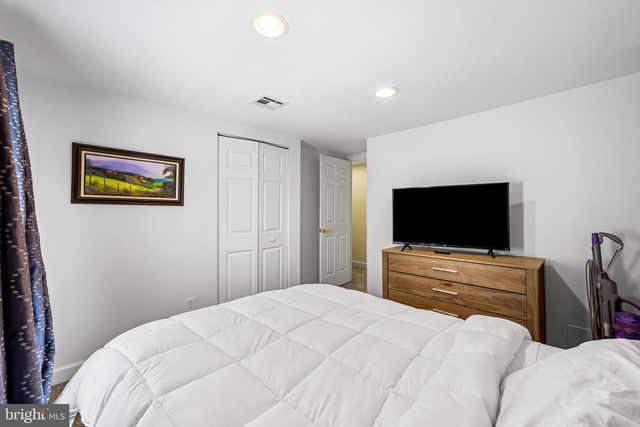 6045 FALLS RD, Baltimore, MD 21209