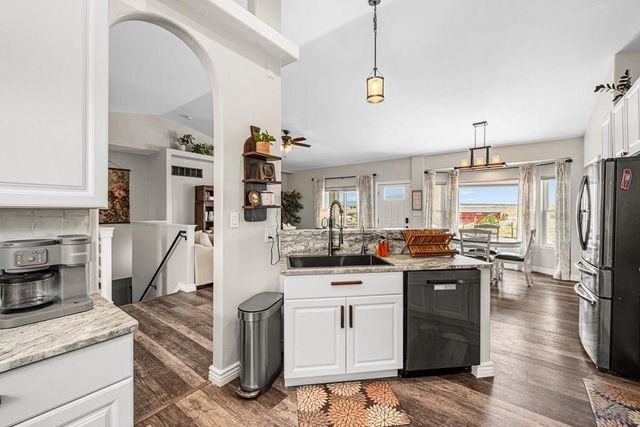 1165 W Meadowmoor Dr, Pueblo, CO 81007