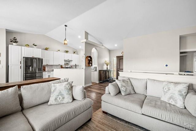 1165 W Meadowmoor Dr, Pueblo, CO 81007