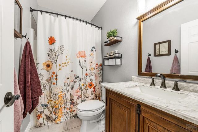 1165 W Meadowmoor Dr, Pueblo, CO 81007