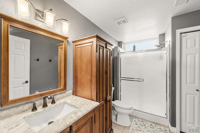 1165 W Meadowmoor Dr, Pueblo, CO 81007