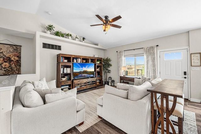 1165 W Meadowmoor Dr, Pueblo, CO 81007