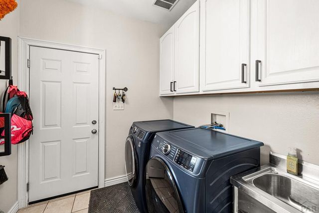 1165 W Meadowmoor Dr, Pueblo, CO 81007