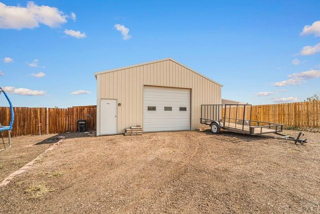 1165 W Meadowmoor Dr, Pueblo, CO 81007