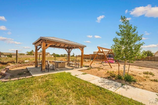 1165 W Meadowmoor Dr, Pueblo, CO 81007