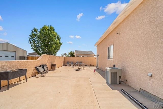 1165 W Meadowmoor Dr, Pueblo, CO 81007