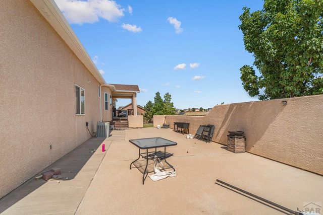 1165 W Meadowmoor Dr, Pueblo, CO 81007