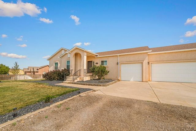 1165 W Meadowmoor Dr, Pueblo, CO 81007