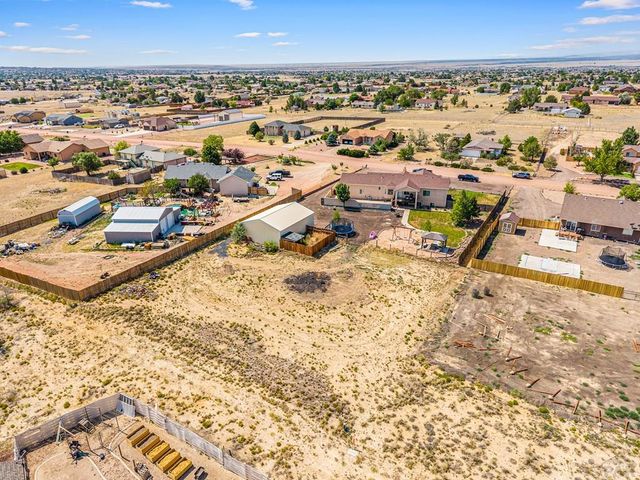 1165 W Meadowmoor Dr, Pueblo, CO 81007