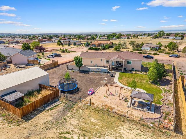 1165 W Meadowmoor Dr, Pueblo, CO 81007