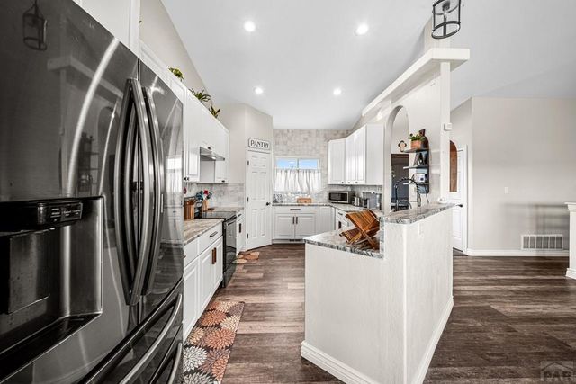 1165 W Meadowmoor Dr, Pueblo, CO 81007