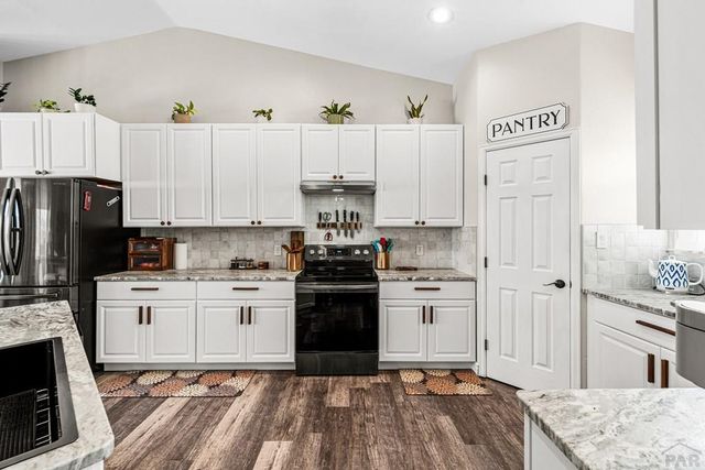 1165 W Meadowmoor Dr, Pueblo, CO 81007