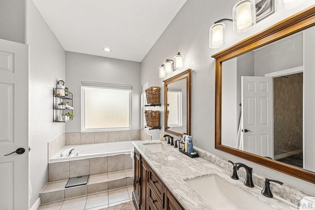 1165 W Meadowmoor Dr, Pueblo, CO 81007