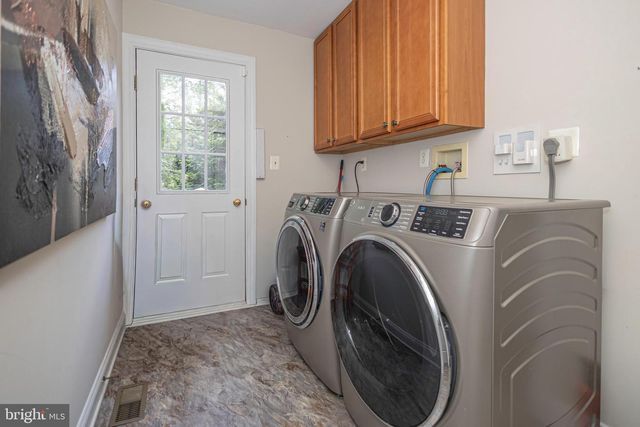 2062 SILVERWOOD DR, Newtown, PA 18940