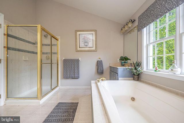 2062 SILVERWOOD DR, Newtown, PA 18940