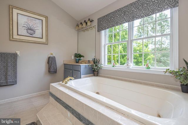 2062 SILVERWOOD DR, Newtown, PA 18940