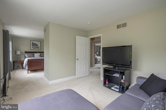 2062 SILVERWOOD DR, Newtown, PA 18940