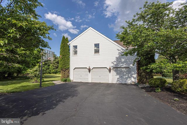 2062 SILVERWOOD DR, Newtown, PA 18940