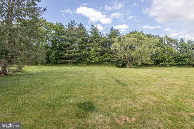 2062 SILVERWOOD DR, Newtown, PA 18940