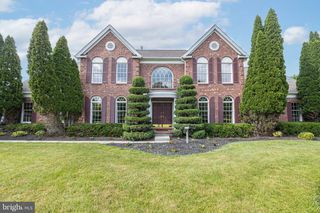2062 SILVERWOOD DR, Newtown, PA 18940