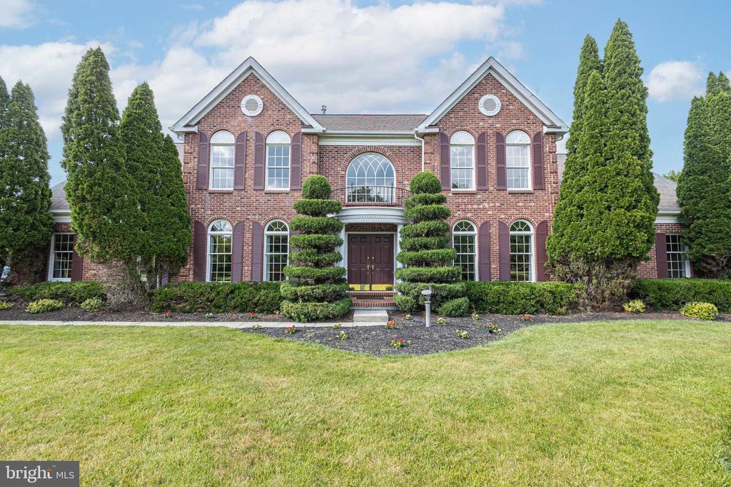 2062 SILVERWOOD DR, Newtown, PA 18940