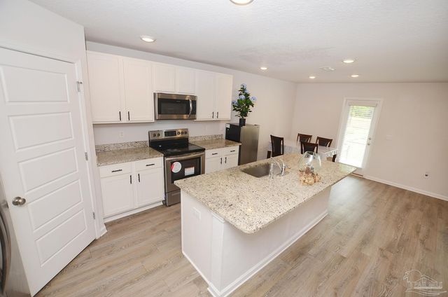 6359 Burrow Ln, Pensacola, FL 32526