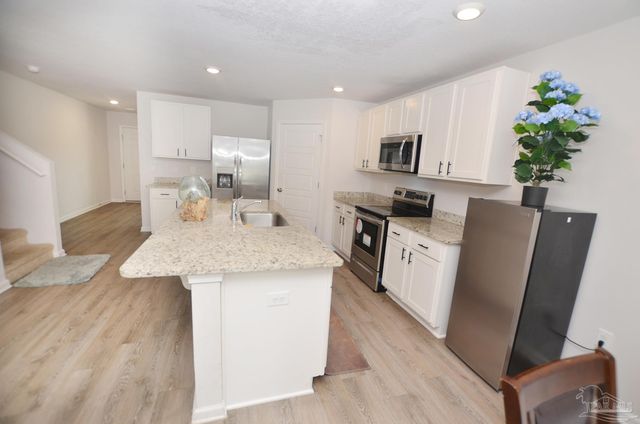 6359 Burrow Ln, Pensacola, FL 32526