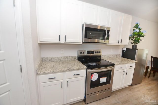 6359 Burrow Ln, Pensacola, FL 32526