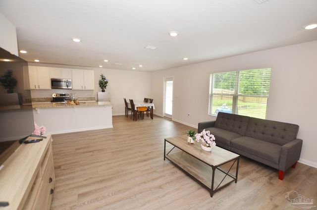 6359 Burrow Ln, Pensacola, FL 32526