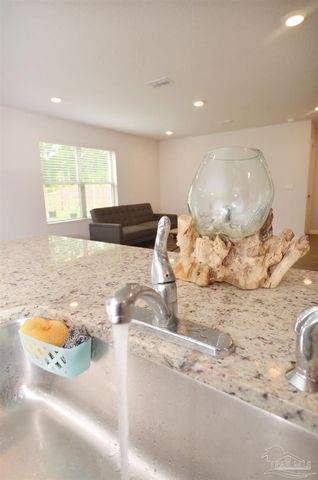 6359 Burrow Ln, Pensacola, FL 32526