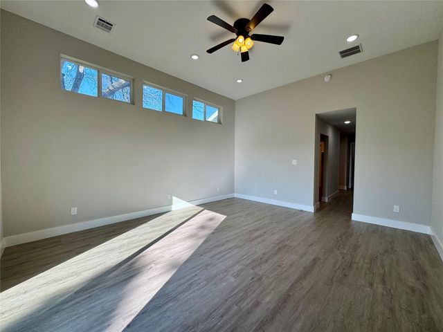 813 Central Ave, Elgin, TX 78621