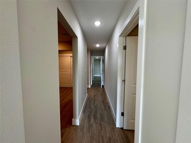 813 Central Ave, Elgin, TX 78621