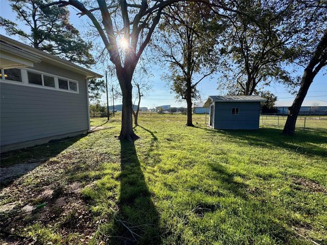 813 Central Ave, Elgin, TX 78621