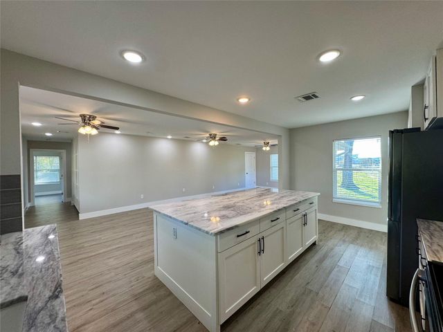 813 Central Ave, Elgin, TX 78621