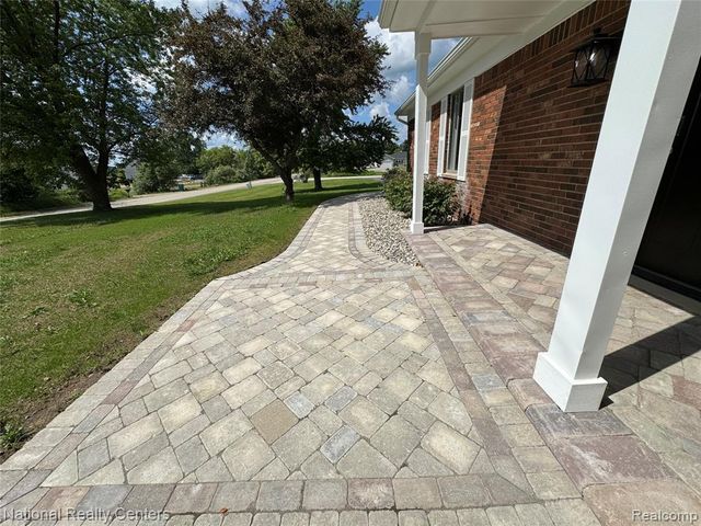 4109 Loves Creek, Howell, MI 48843