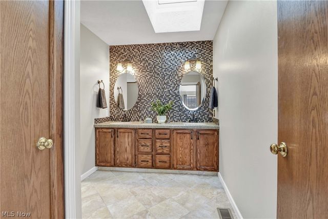 19726 Summer Place Drive, Strongsville, OH 44149