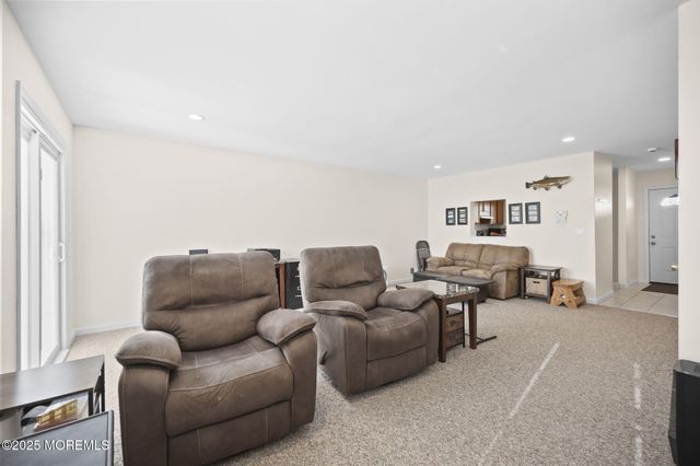 120 Joan Court, Jackson, NJ 08527