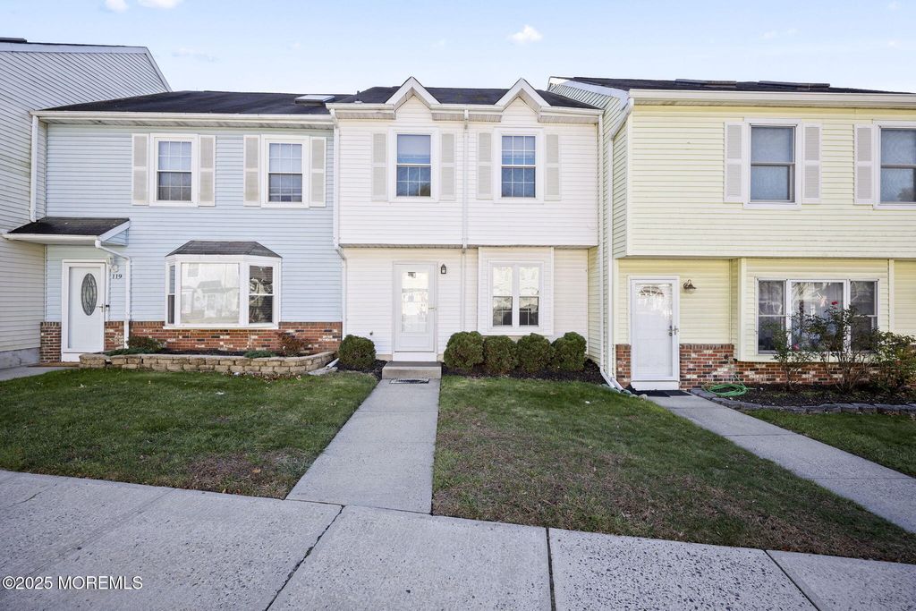 120 Joan Court, Jackson, NJ 08527
