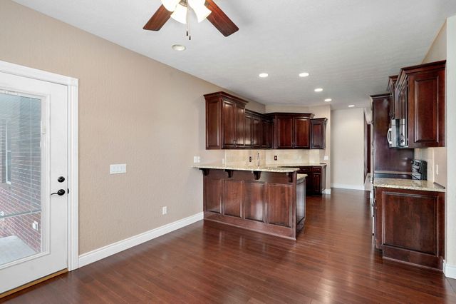 4566 East Kentbrook Drive, Springfield, MO 65802