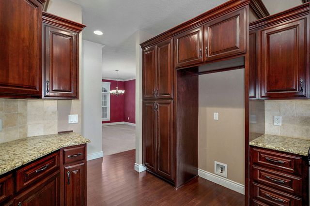 4566 East Kentbrook Drive, Springfield, MO 65802