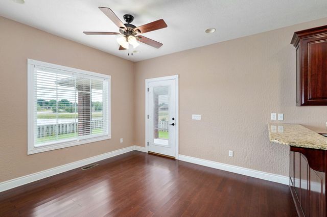 4566 East Kentbrook Drive, Springfield, MO 65802