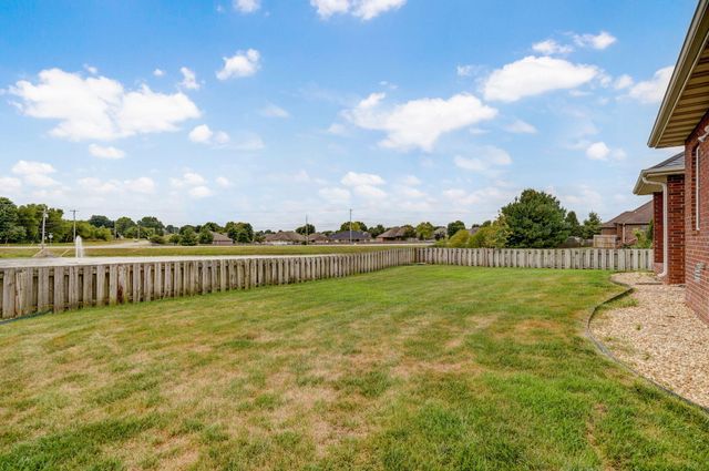 4566 East Kentbrook Drive, Springfield, MO 65802