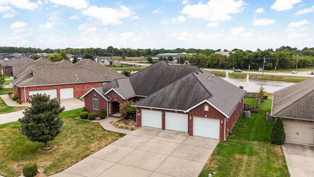 4566 East Kentbrook Drive, Springfield, MO 65802