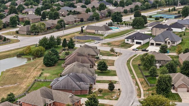 4566 East Kentbrook Drive, Springfield, MO 65802