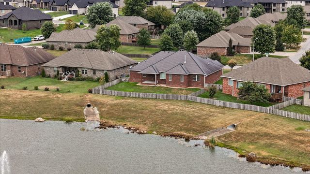 4566 East Kentbrook Drive, Springfield, MO 65802