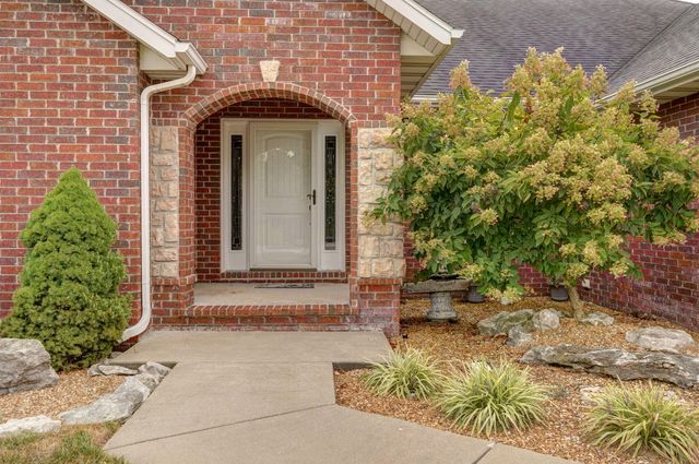 4566 East Kentbrook Drive, Springfield, MO 65802