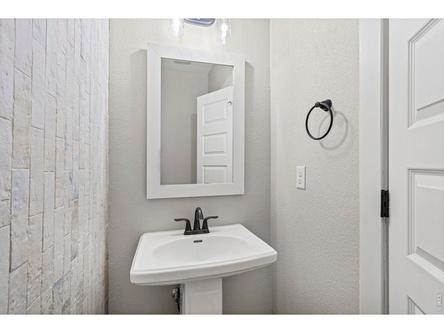 2124 Glean Ct, Windsor, CO 80550