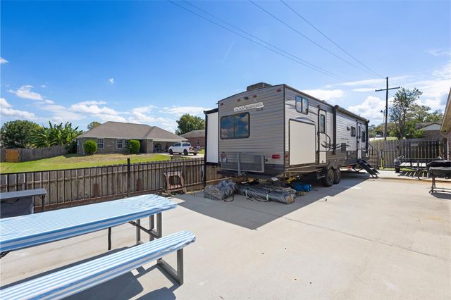 13184 Lake Breeze Lane, Willis, TX 77318